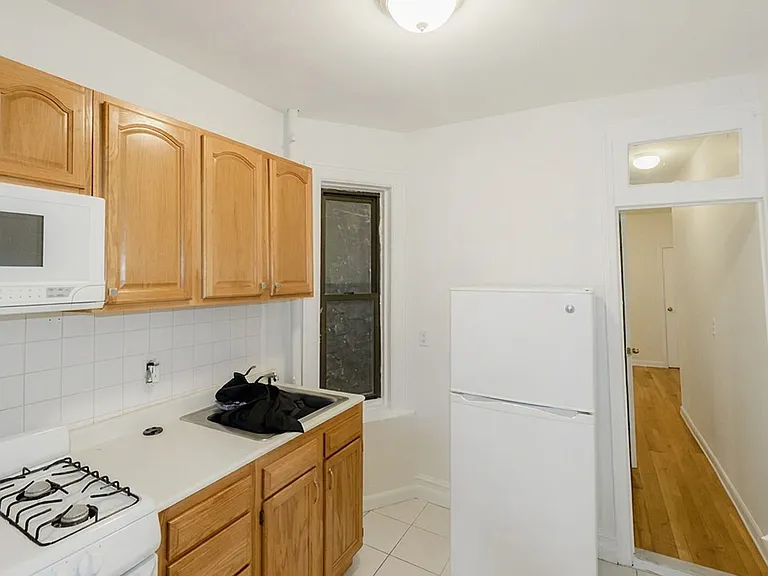 405 W 49th St #4E — Photo 4