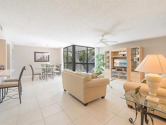 3rd image of 2025 Lavers Cir APT D210