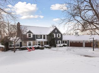 3921 Tramore Ln, Deephaven, MN 55391