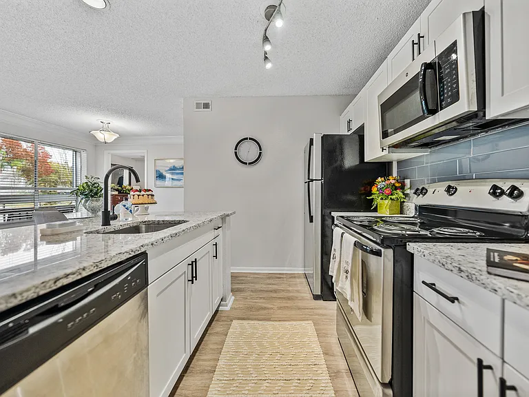 The Park at Portofino Apartments — Photo 8
