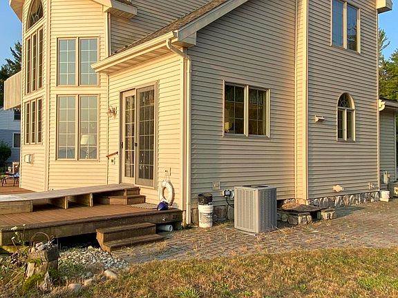 5th image of 1040 Linden St