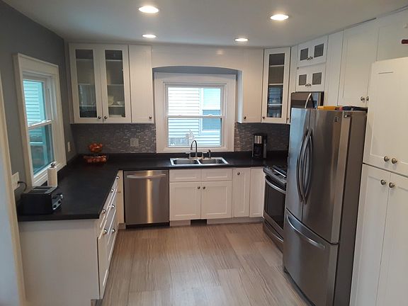 3rd image of 1333 Columbus Ave