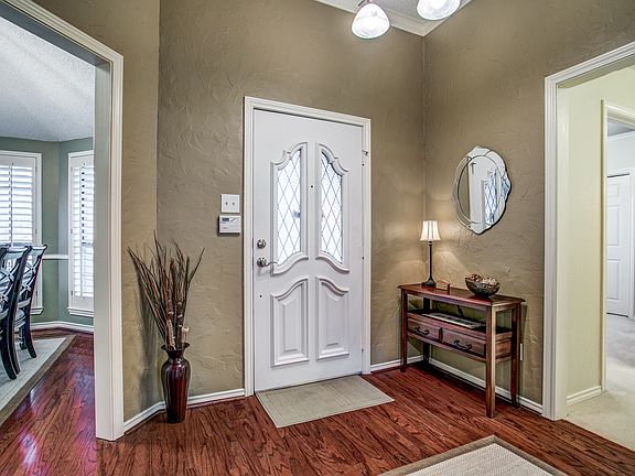 4th image of 1103 Navajo Cir