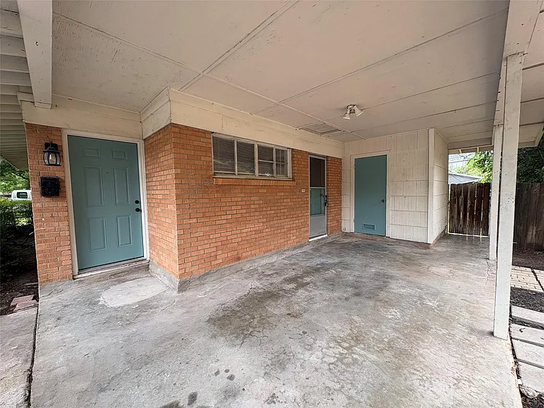 1307 Corona Dr — Photo 3