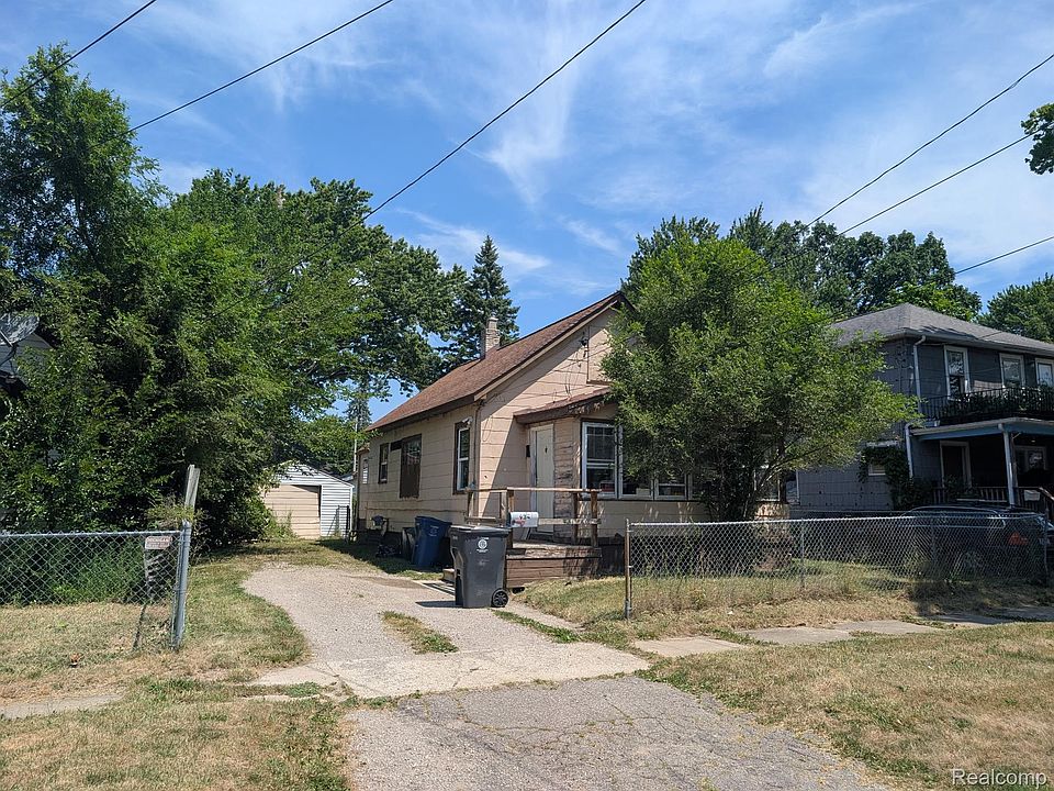 1st image of 934 Barrie Ave