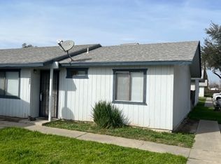 938 W 7th St, Hanford, CA 93230