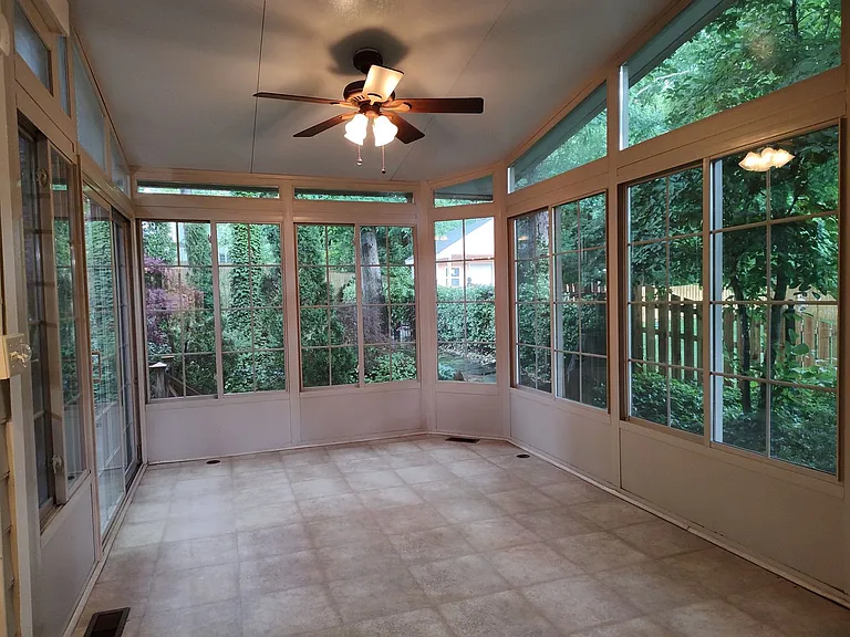 7235 Kinsmore Ln — Photo 18