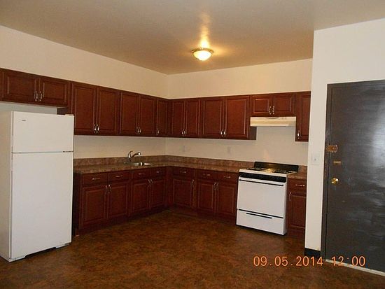 2nd image of 272 Willoughby Ave APT 2R