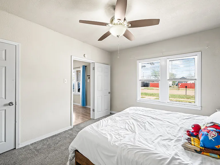435 W Lynn St — Photo 14