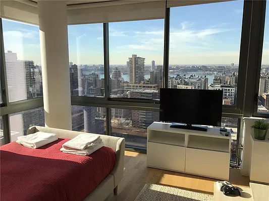 Rented by R New York | media 4