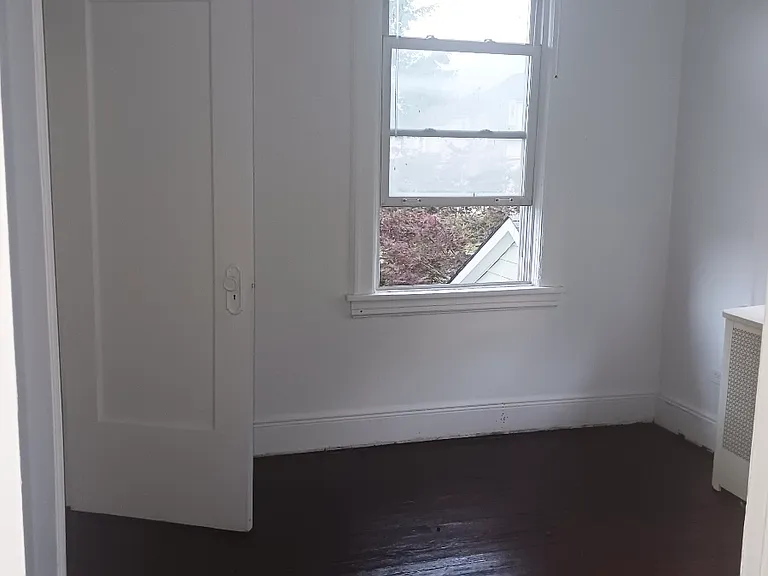 640 S 6th Ave — Photo 3