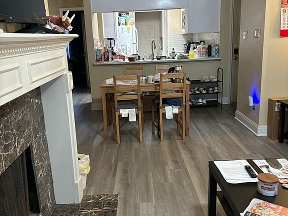 3rd image of 806 W 24th St #235