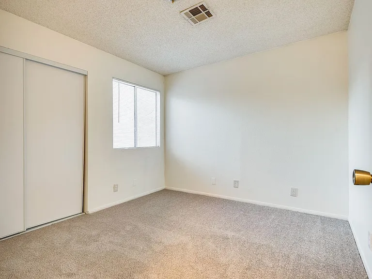 5011 Spencer St #B — Photo 18