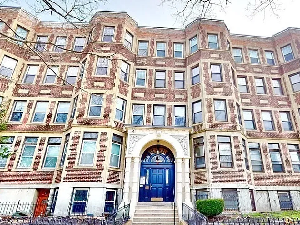 394 Riverway #8A