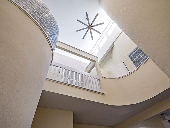 2nd image of 4141 Buena Vista St APT 101