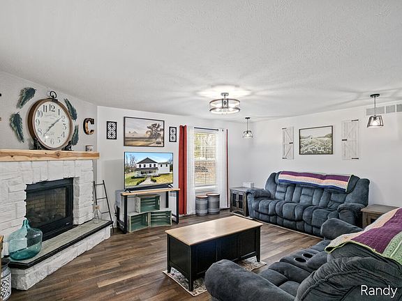 3rd image of 5904 E Division St
