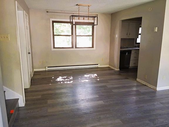 5th image of 831 Cumming Ln