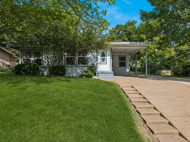 1220 S Lamar St — Photo 1