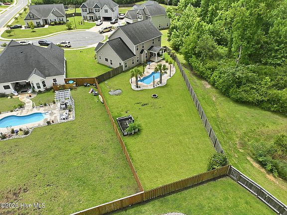 5th image of 302 Seaglass Court