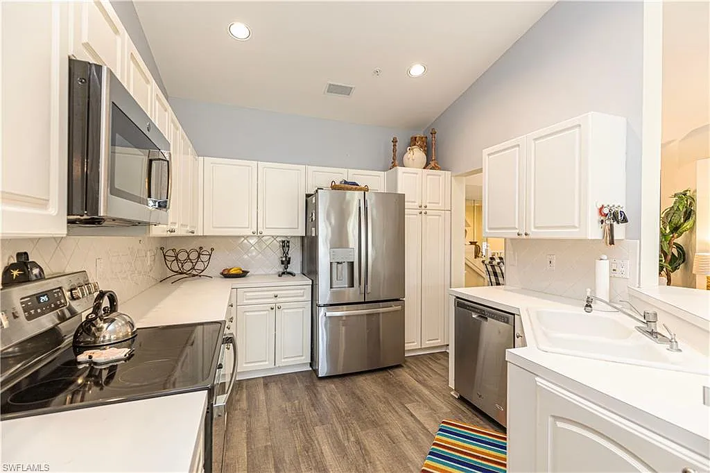 3 bed, 2.0 bath, 1658 sqft, $5,000 — Photo 3