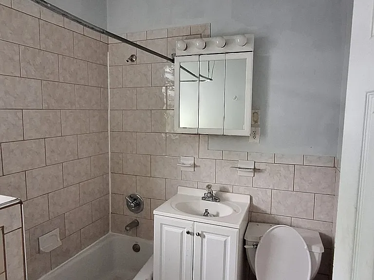 108-110 Isabella Ave #3 — Photo 1