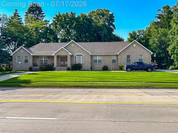 624 Orchard Lake Rd, Pontiac, MI 48341
