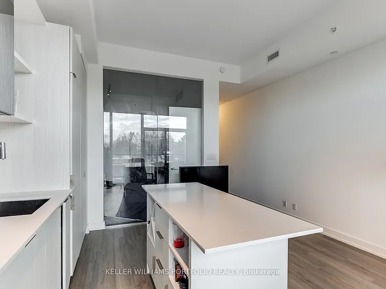 6 Parkwood Ave #516 — Photo 13