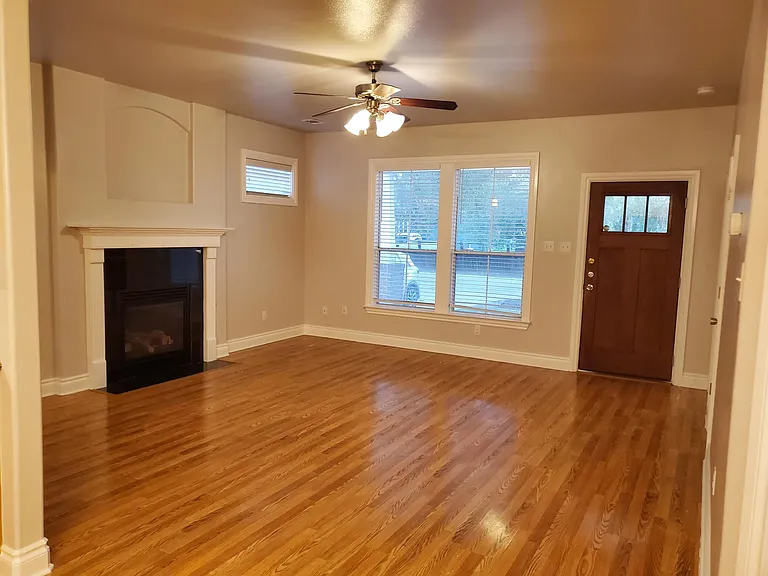 203 Pecan St #B — Photo 7