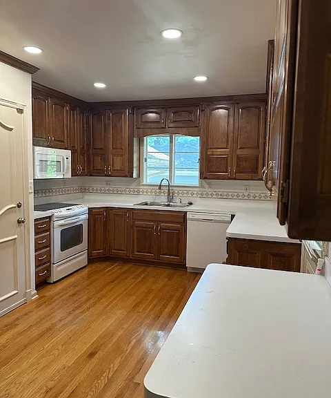 1204 W 68th Ter — Photo 15