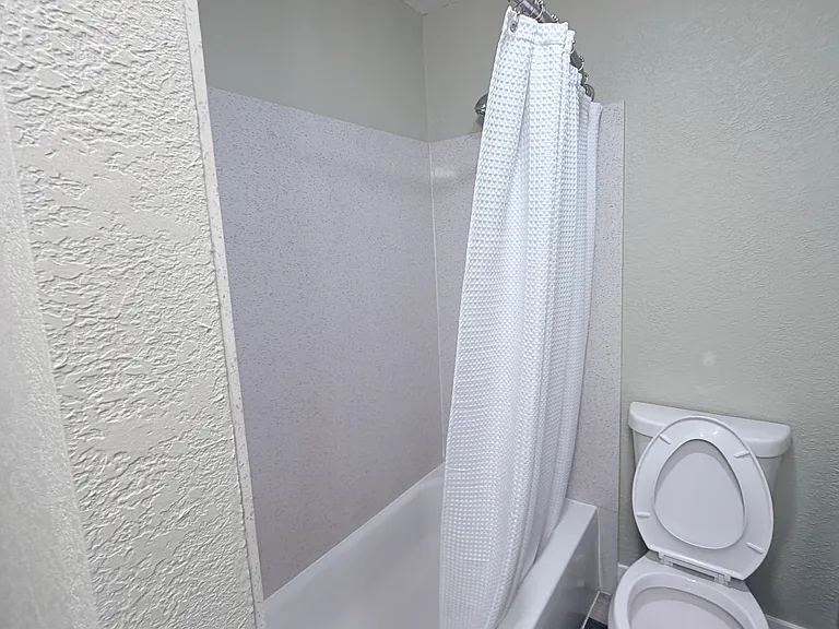 1810 E 25th St #301 & 401 — Photo 7