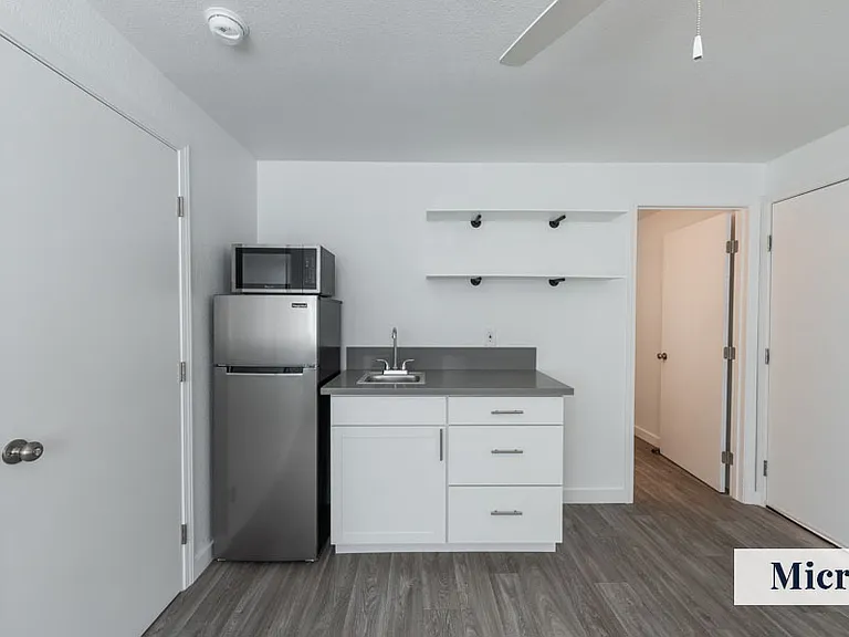 Colony Studios & Apts — Photo 18