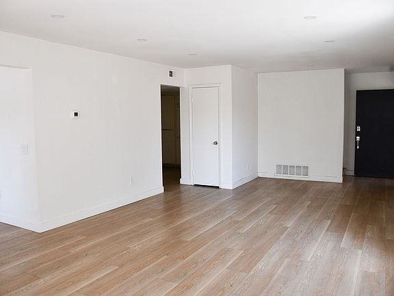 5th image of 994 Valencia St #102