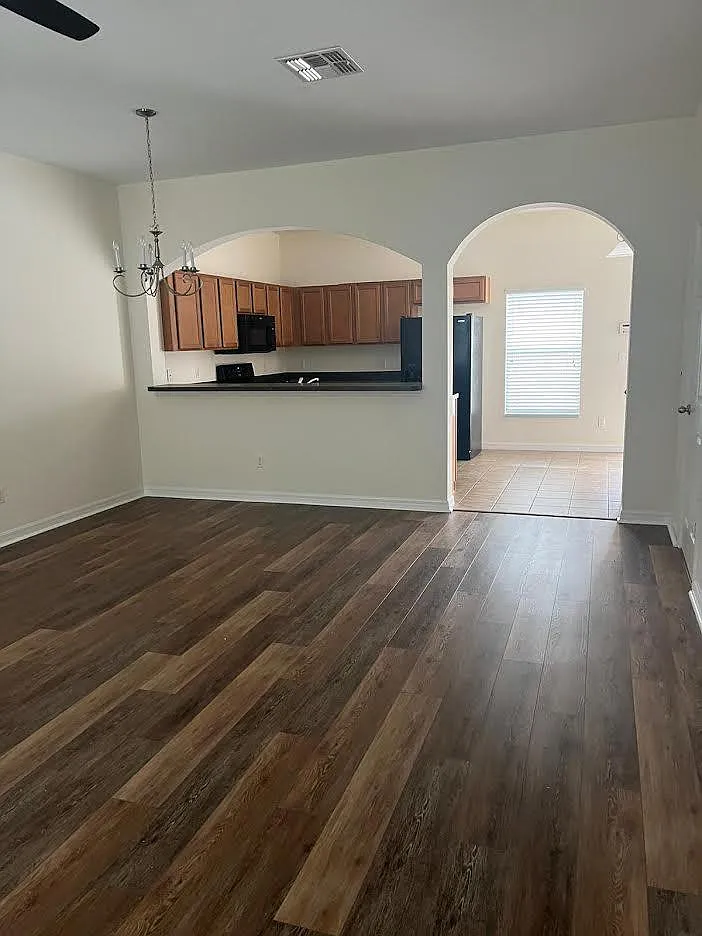 2 bed, 2.5 bath, 1324 sqft, $2,000 — Photo 1
