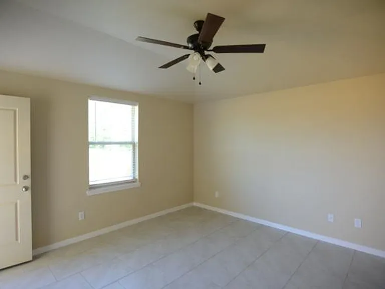 1107 Stealth Ln — Photo 9