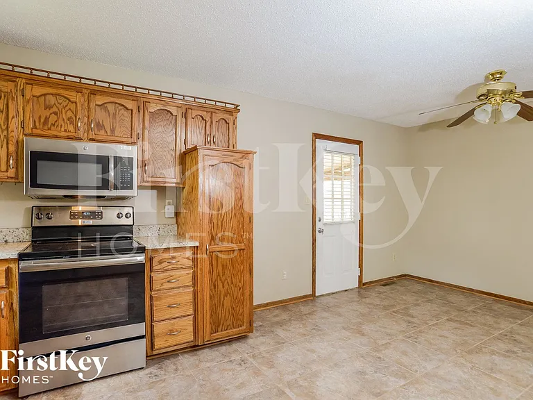 1004 SE Dover Dr — Photo 6