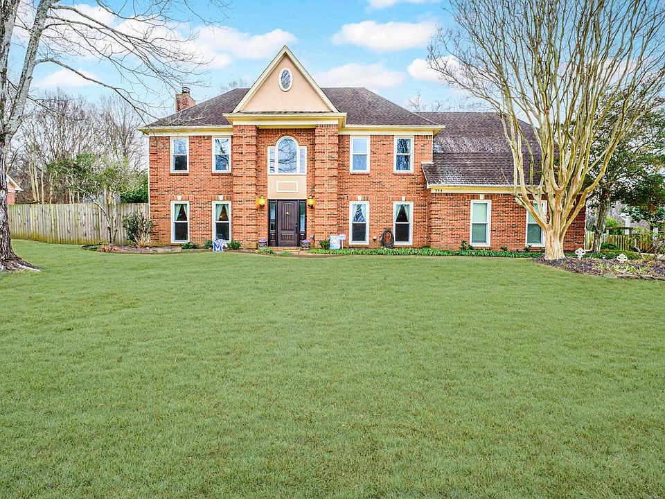 1st image of 354 Hound Hill Pl