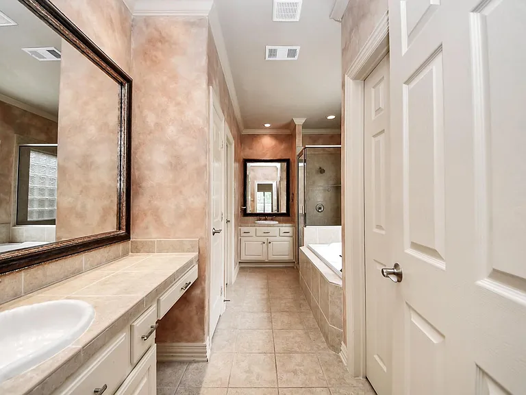 14207 Jade Cove Dr — Photo 28