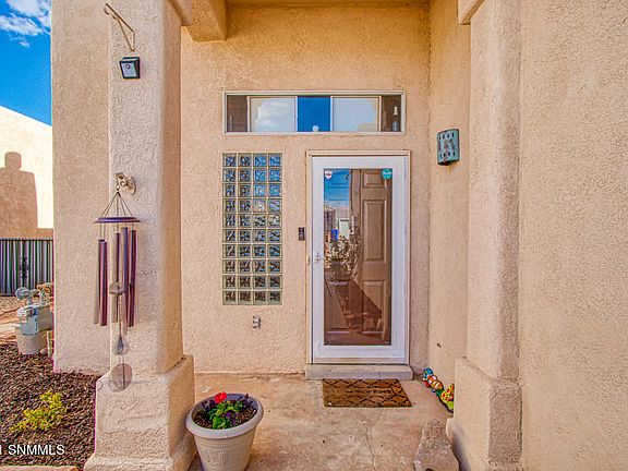 5th image of 881 Chateau Dr