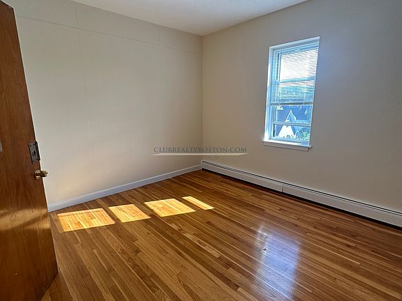 5th image of 172 Beacon St #23