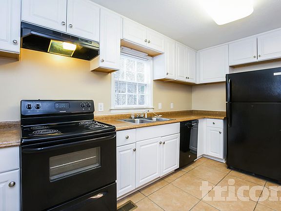 5th image of 55 Henson Cir