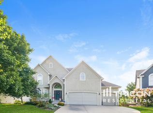 11279 S Lakecrest Dr, Olathe, KS 66061