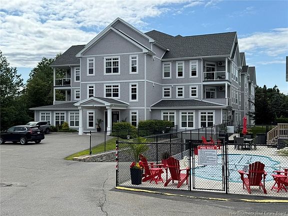 3rd image of 52 Hampton Rd #204