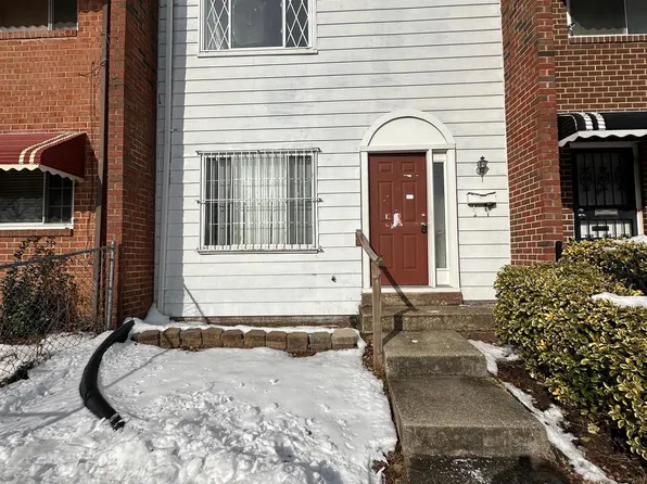 1202 Barnaby Ter SE, Washington, DC 20032