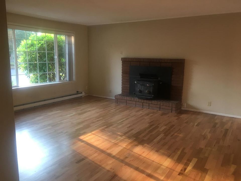 2nd image of 1414 Gemini St SE