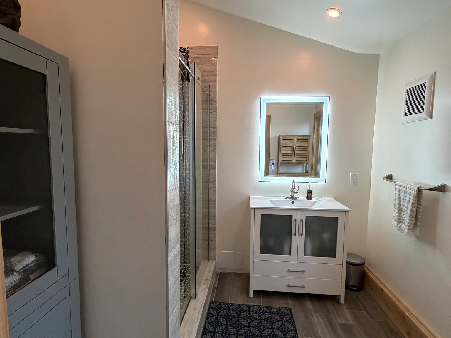 7711 Owensmouth Ave — Photo 4