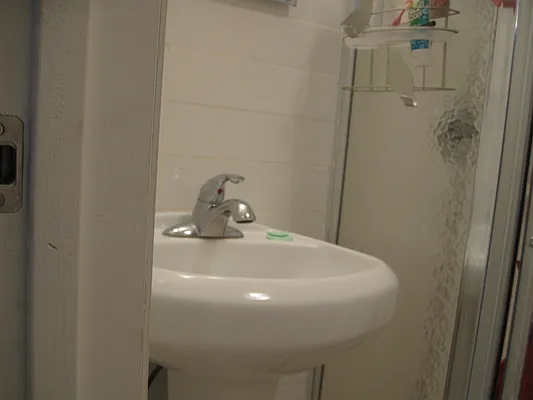 Rented by 18 REALTY | media 28