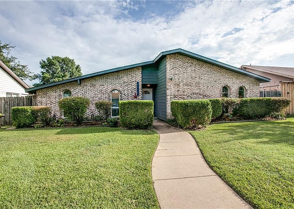 1st image of 3034 Robin Hill Ln