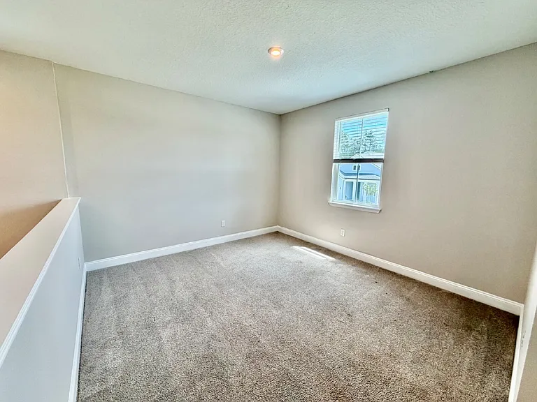 467 Blue Daze St — Photo 11