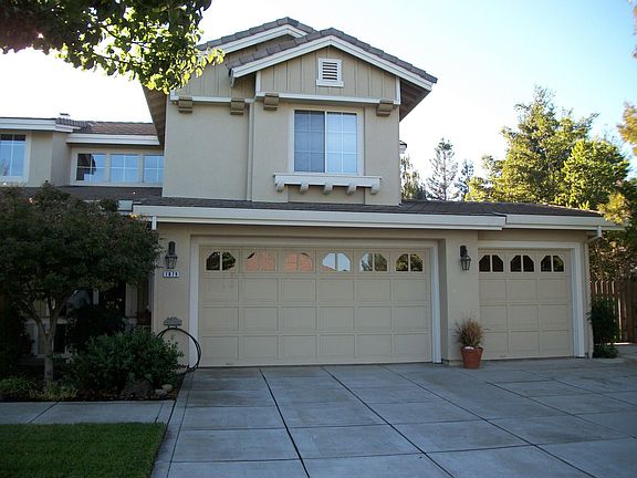 4 Car Garage-Very Clean!