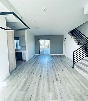 2nd image of 5832 Tujunga Ave #4